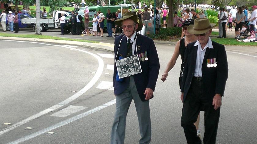 Townsville Anzac day parade 2010 veterans march