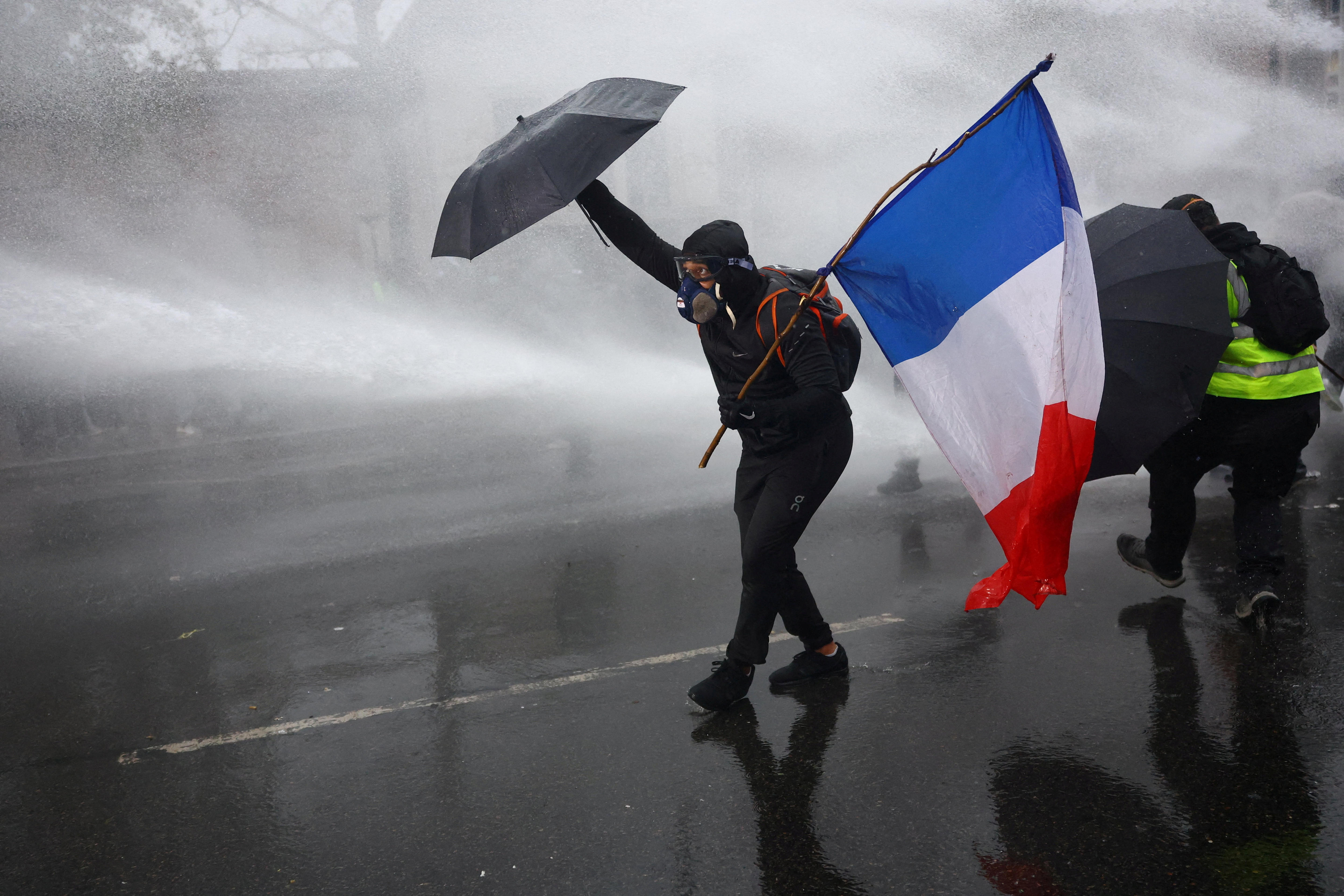 Almost 1,000 arrests in protests across France