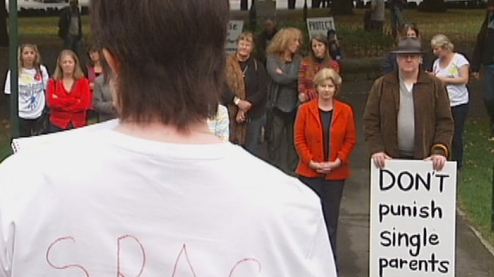 Single parents rally outside Parliament House