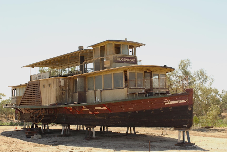 paddle wheeler pride of the murray on land