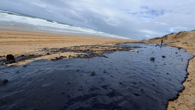 Oil slick at Warana Beach, QLD (AAP)