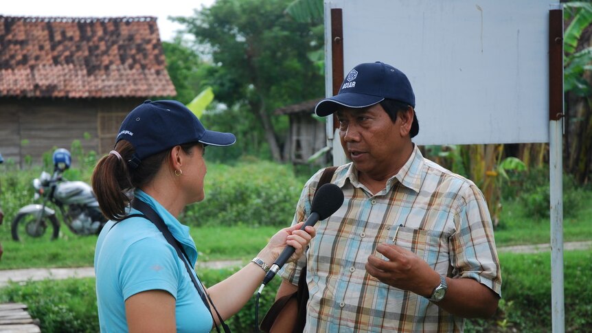 Sarina Locke interviews Dr Ketut about shrimp farming in Indonesia