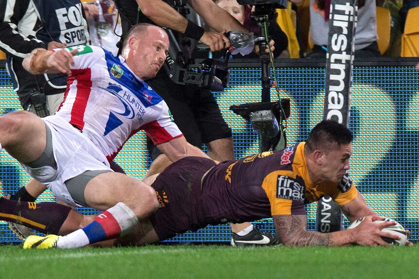 Vidot scores a try against Newcastle