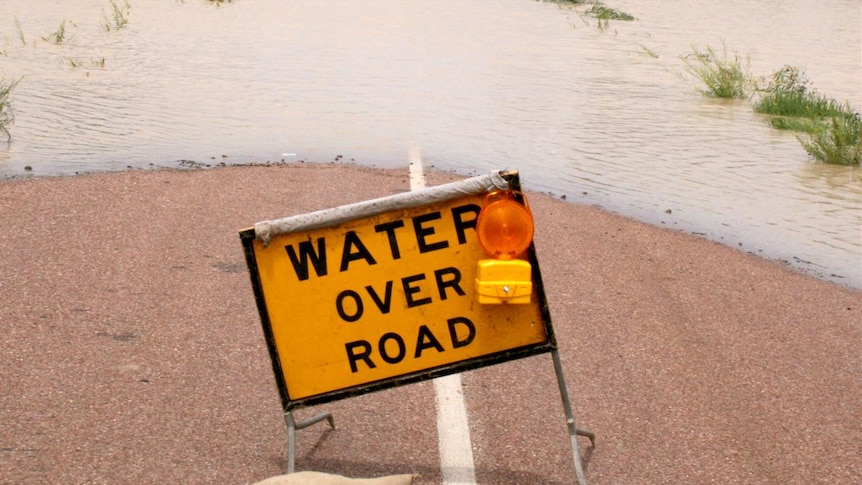 Police say the Cunningham Highway between Goondiwindi and Yelarbon remains shut.