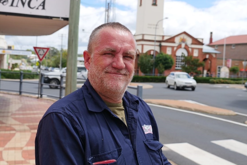 A man smiling in the main street of Stanthorpe.