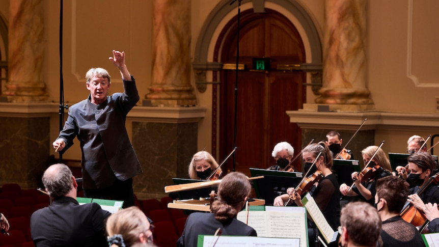 Douglas Boyd and the Adelaide Symphony Orchestra play Beethoven's nine symphonies.