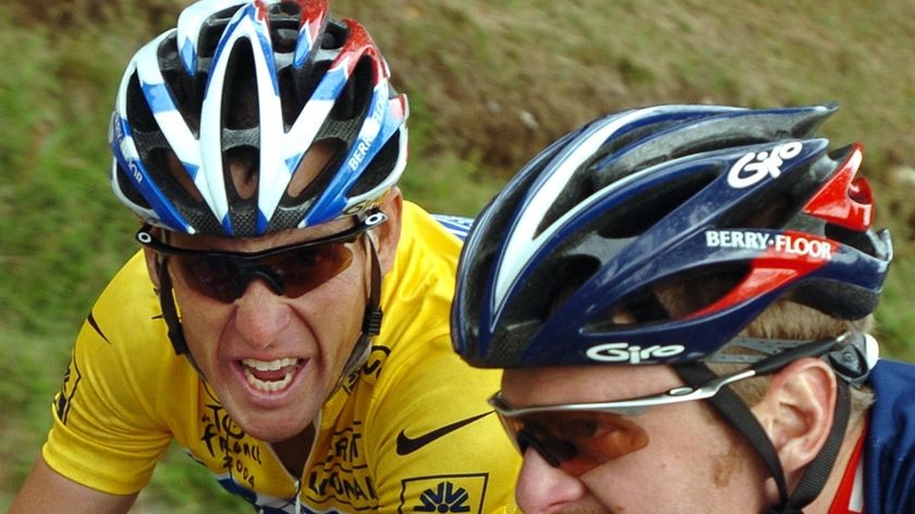 Lance Armstrong talks with his team-mate Floyd Landis during the 18th stage of the 91st Tour de France 23 July 2004 (AFP)
