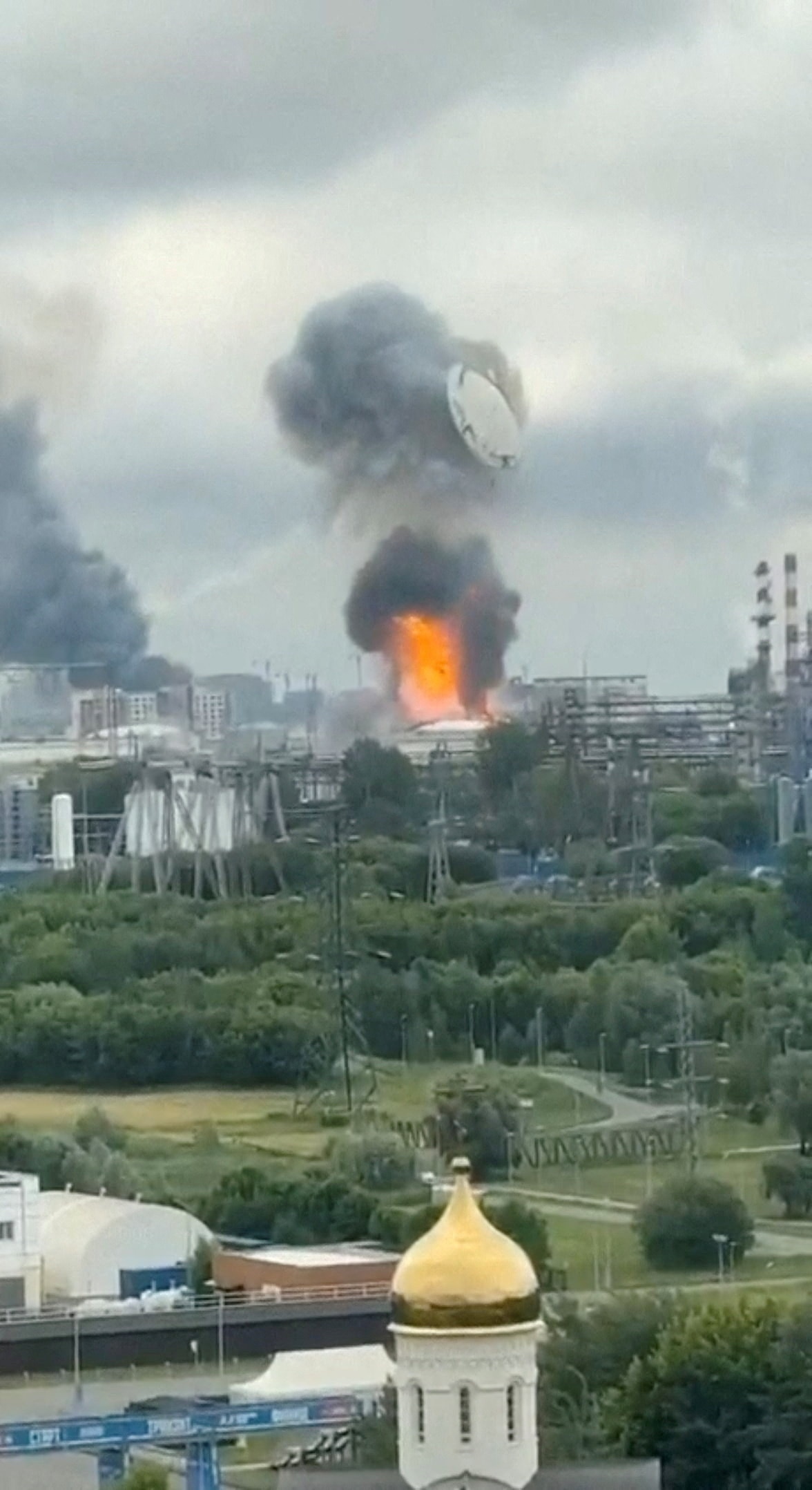 Explosion at Moscow oil refinery after Ukrainian drone attacks.