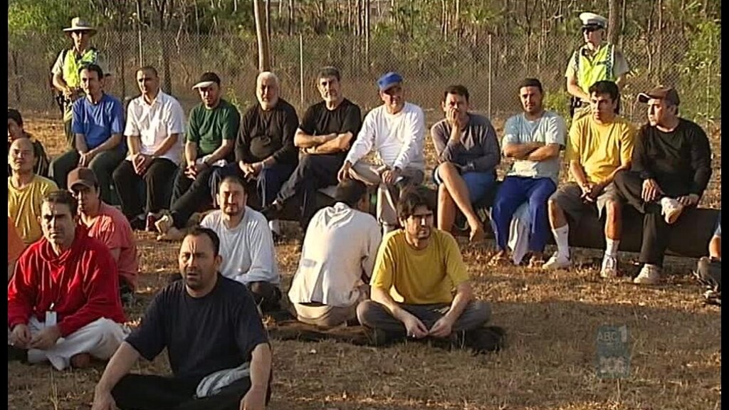 Asylum seekers escape detention centre - ABC News