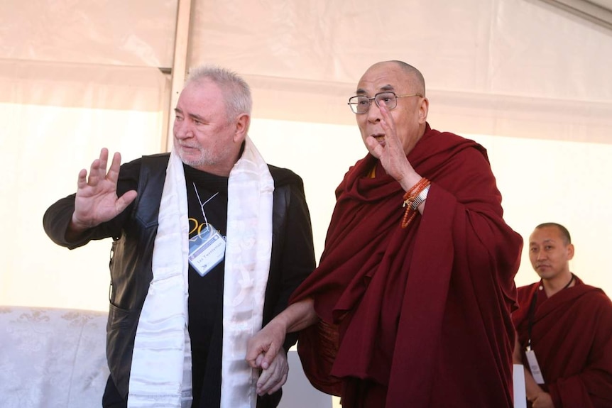 Les Twentyman conoce al Dalai Lama.