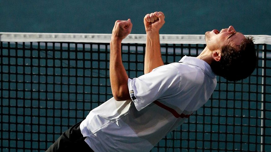 Jerzy Janowicz stunned Gilles Simon to set up a Paris Masters final meet-up with David Ferrer.