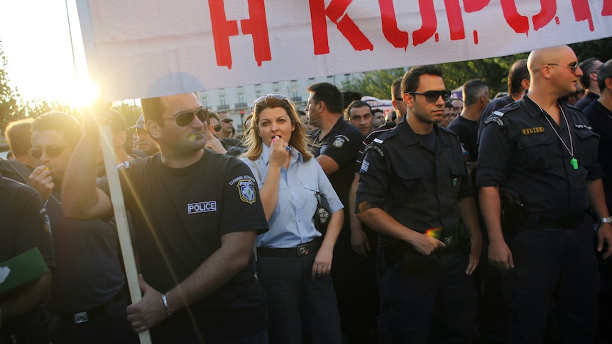 Greek police officers demonstrate in Athens on September 27, 2011.