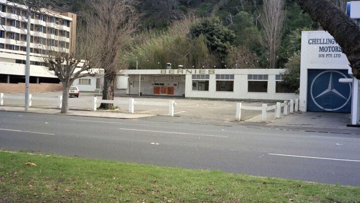 Bernies en 1983, en el sitio que ahora ocupa el Mount Hospital.