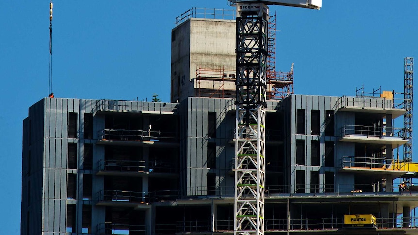 Crane on a Melbourne Southbank apartment building construction site.