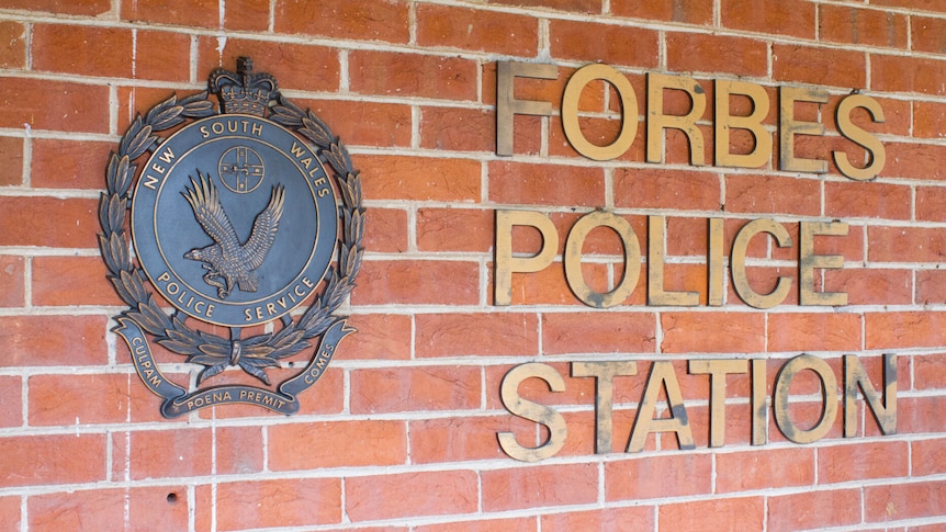 A sign saying Forbes Police Station