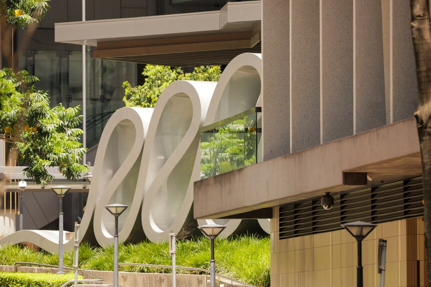 a large wavy sculpture outside the brisbane court precinct in the sunshine