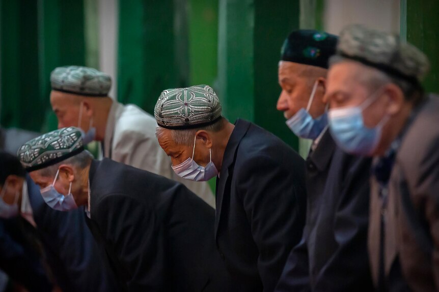 礼拜中的维吾尔人