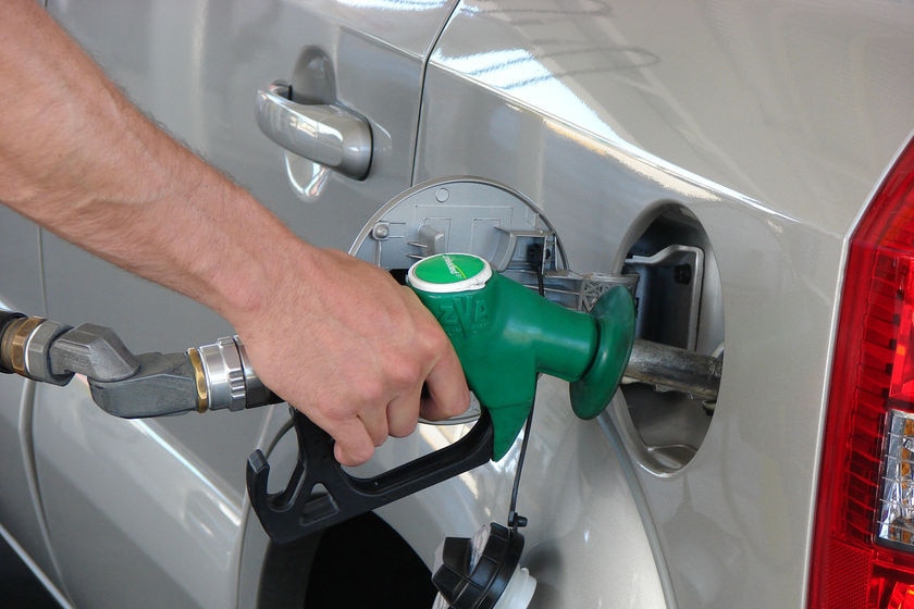 Pumping fuel into car
