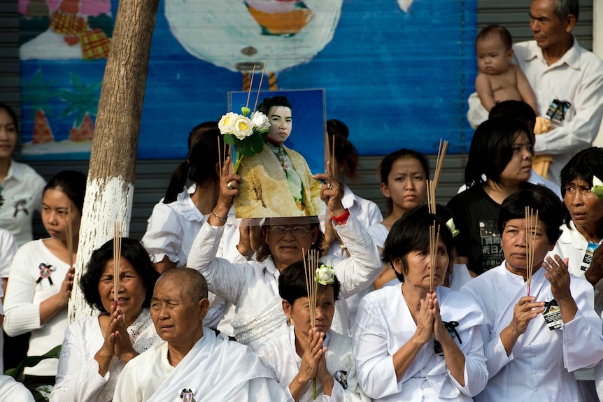 Mourners gather for funeral of former Cambodian king Norodom Sihanouk