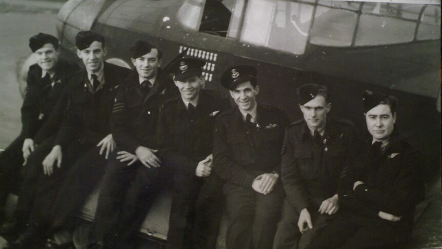 Murray Maxton and fellow RAAF pilots during WW2