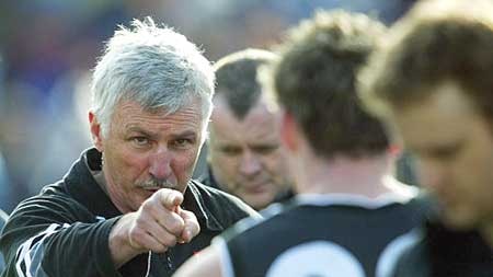 Collingwood coach Mick Malthouse lays down the law to his players