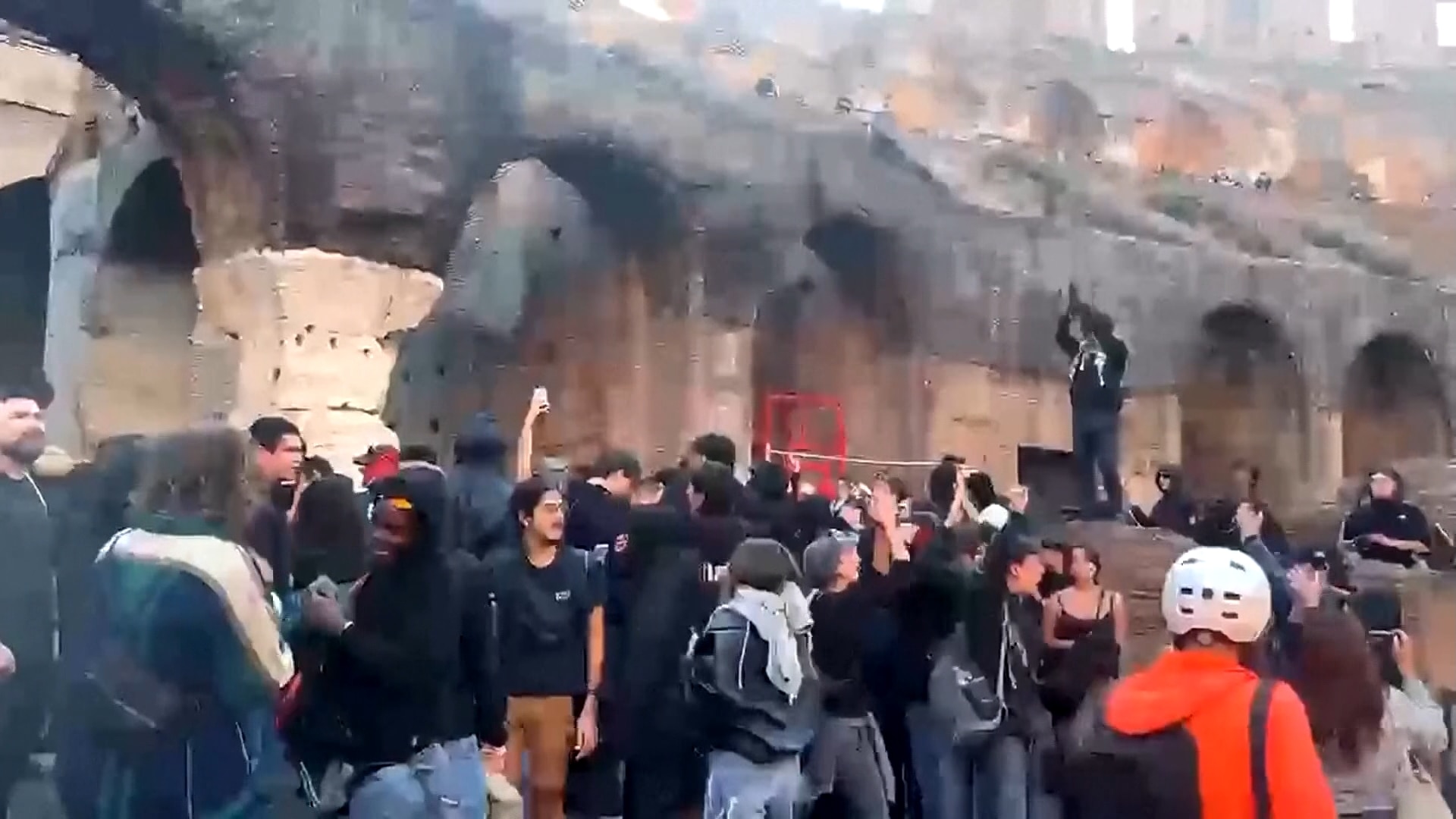 Youth protesters breach Colosseum in Rome - ABC News