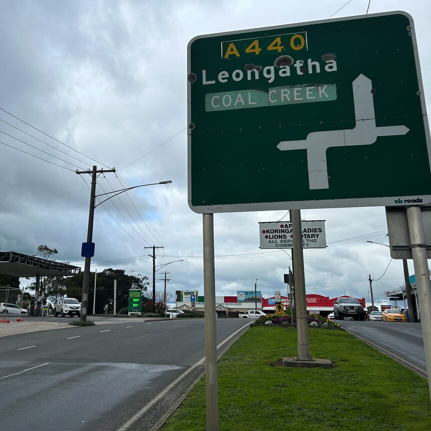 A sign that says Leongatha