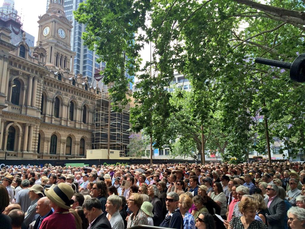 Tributes flow at public memorial for Gough Whitlam - ABC listen
