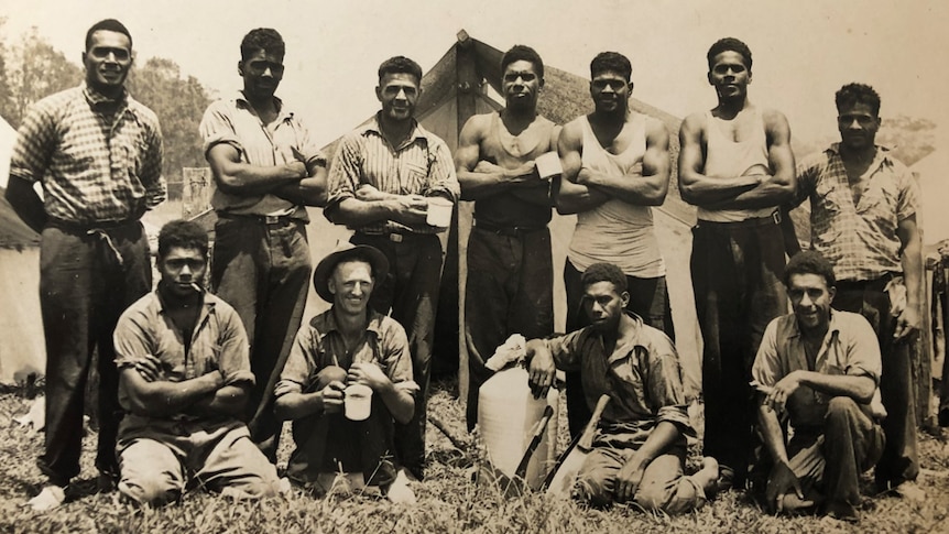 Sugar cane cutters break for tea at Cudgen, Northern NSW