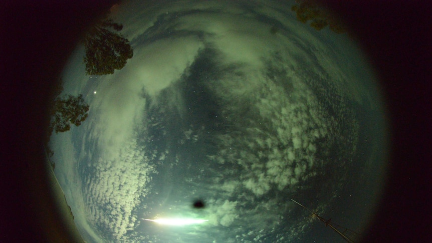 Fireball caused by meteorite captured by Perenjori Camera