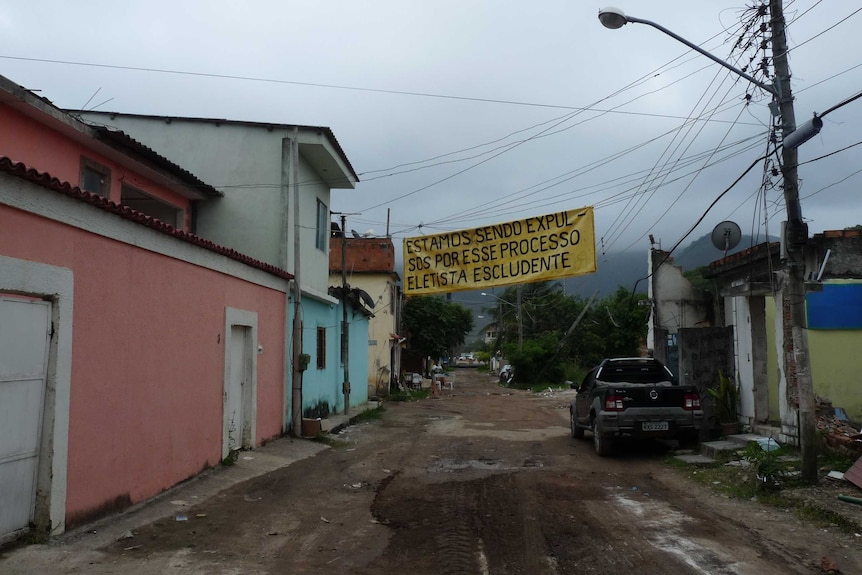 Vila Autodromo: Protest sign