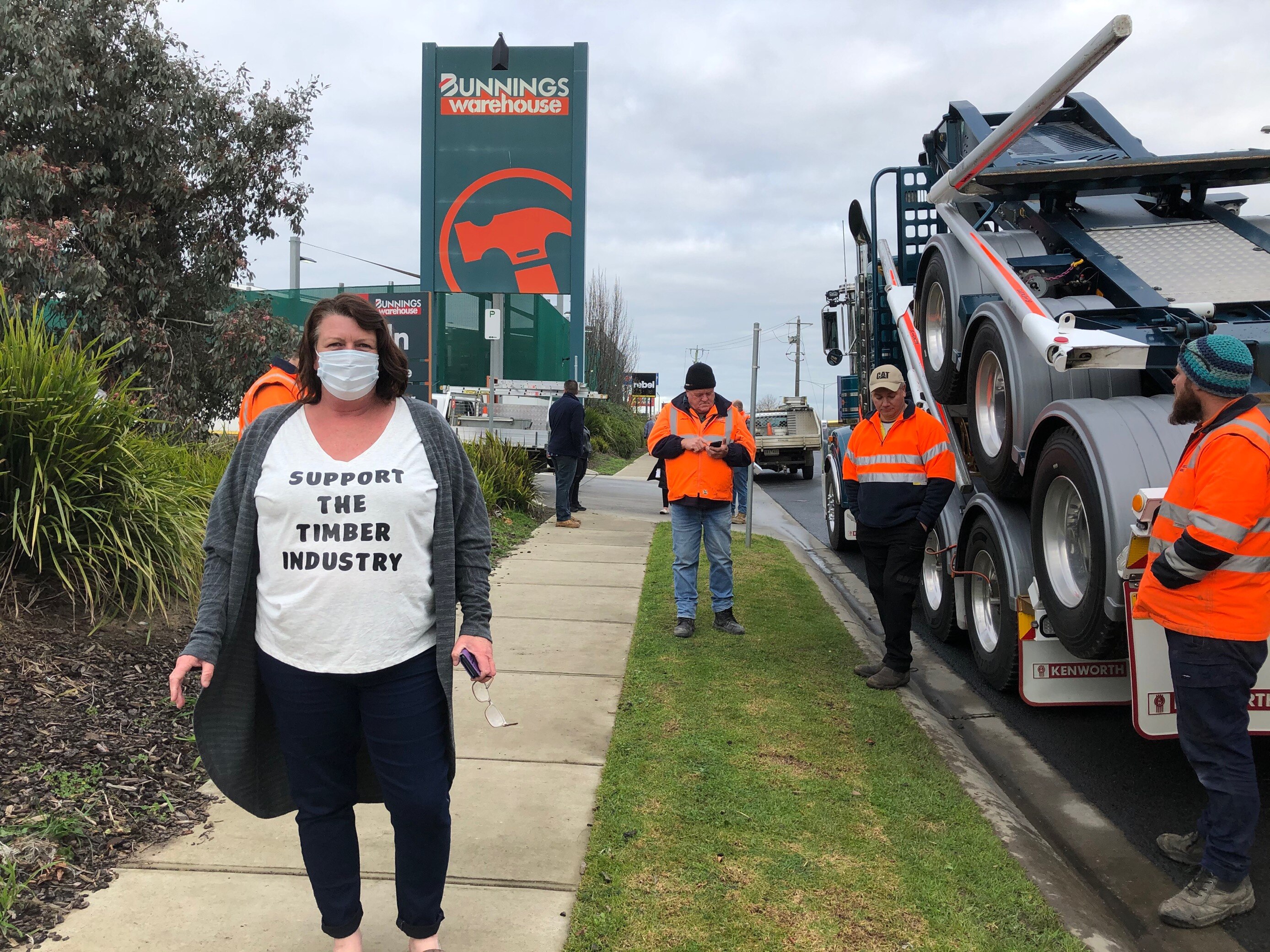 Gippsland Timber Workers Blockade Bunnings Over Decision To Dump ...