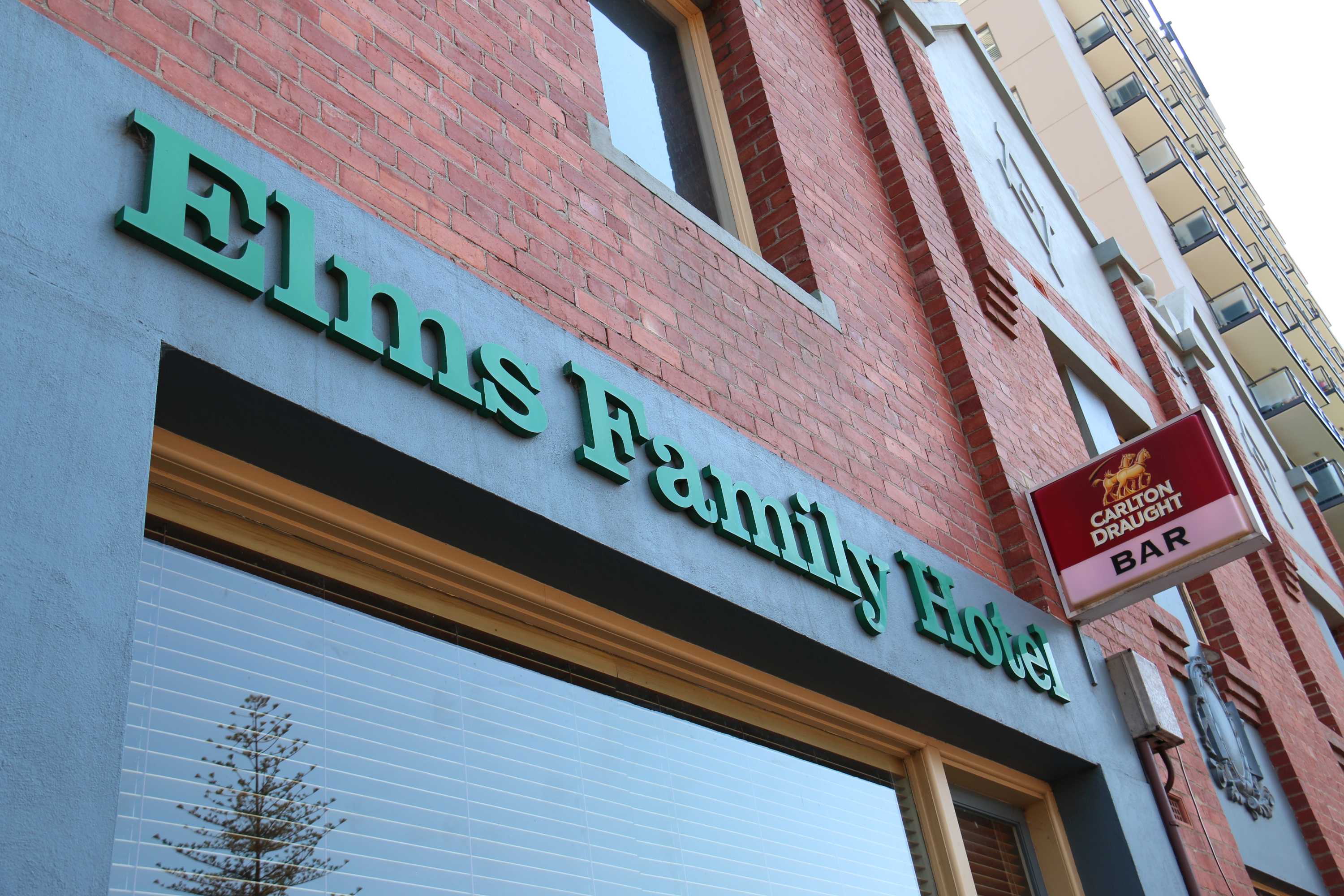 Elms Hotel in Melbourne to close after 160 years after being sold to