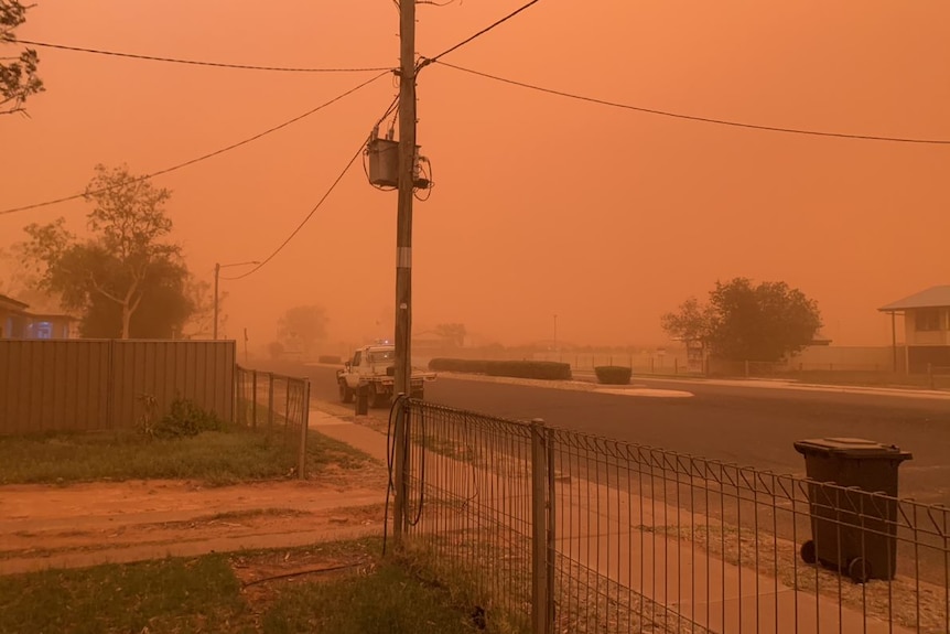 Thargominah streets covered in dust storm