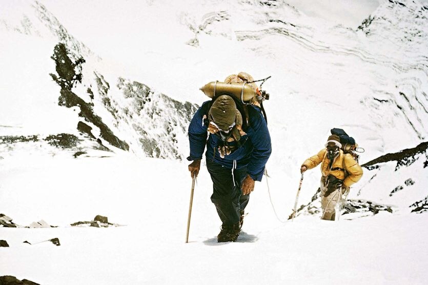 Climbers head up Mt Everest