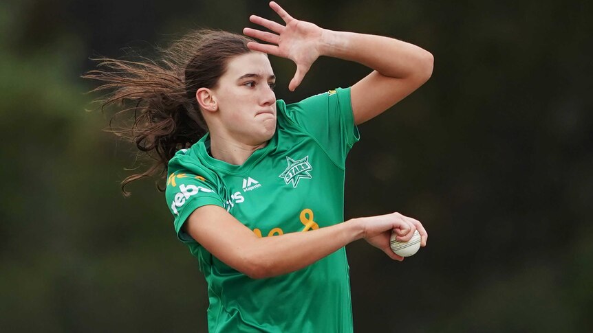 Annabel Sutherland, wearing a green Melbourne Stars kit, is in the midst of her bowling action.