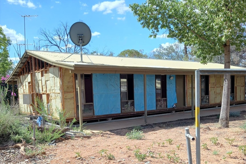 Una casa a la que solo le queda su estructura y aislamiento 