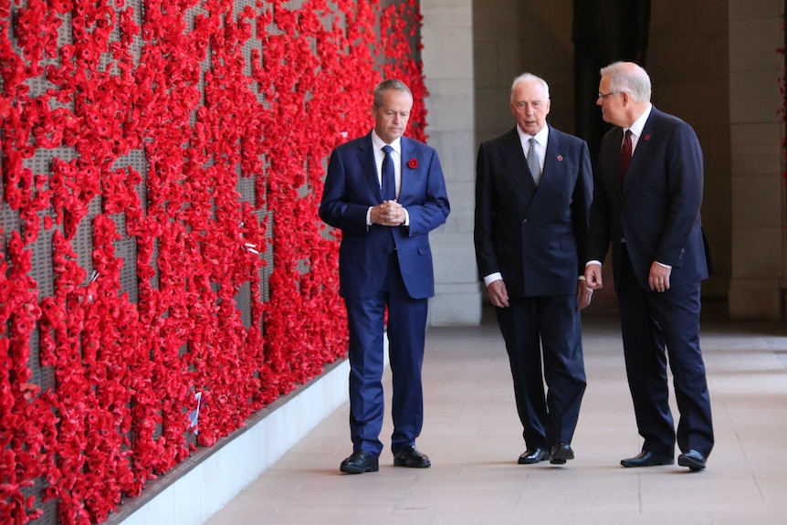 Labor leader Bill Shorten, former prime minister Paul Keating and Prime Minister Scott Morrison walk beside a wall of poppies.