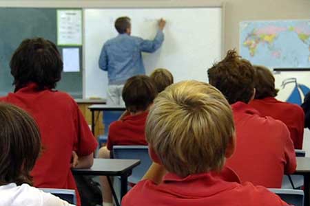 Thousands of Victorian teachers and support staff strike amid pay dispute