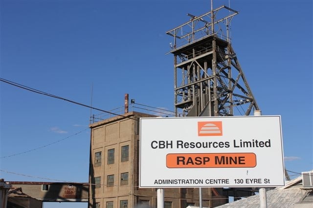 A mine in the outback beneath a cloudless blue sky.