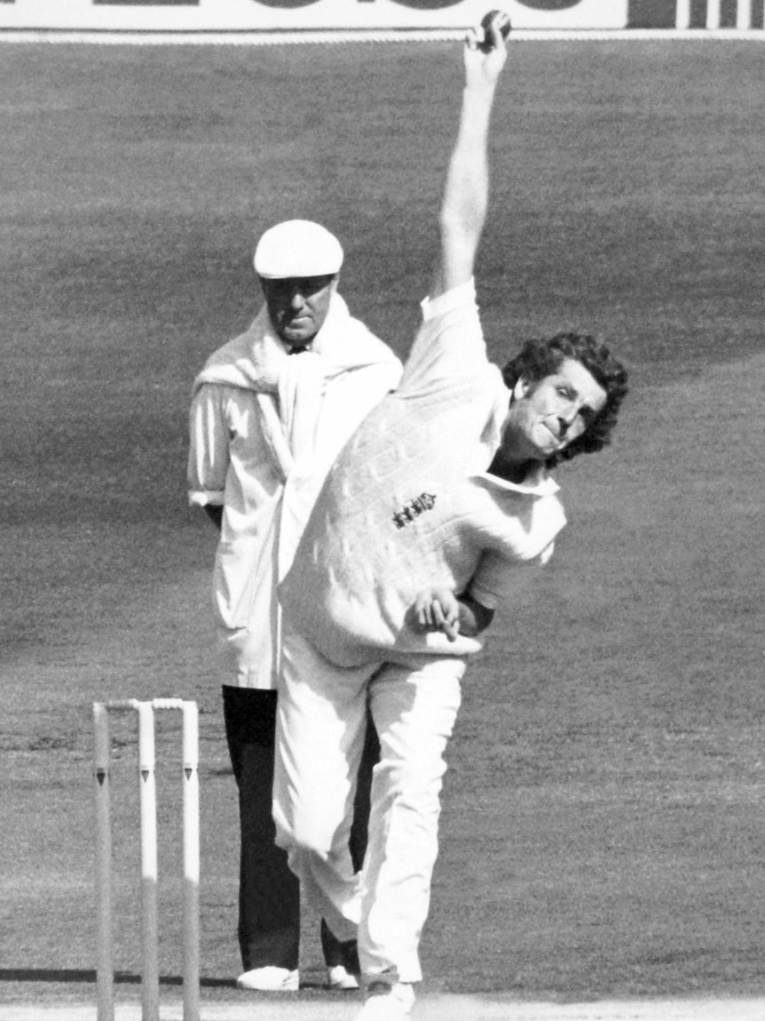 Bob Willis bowling.