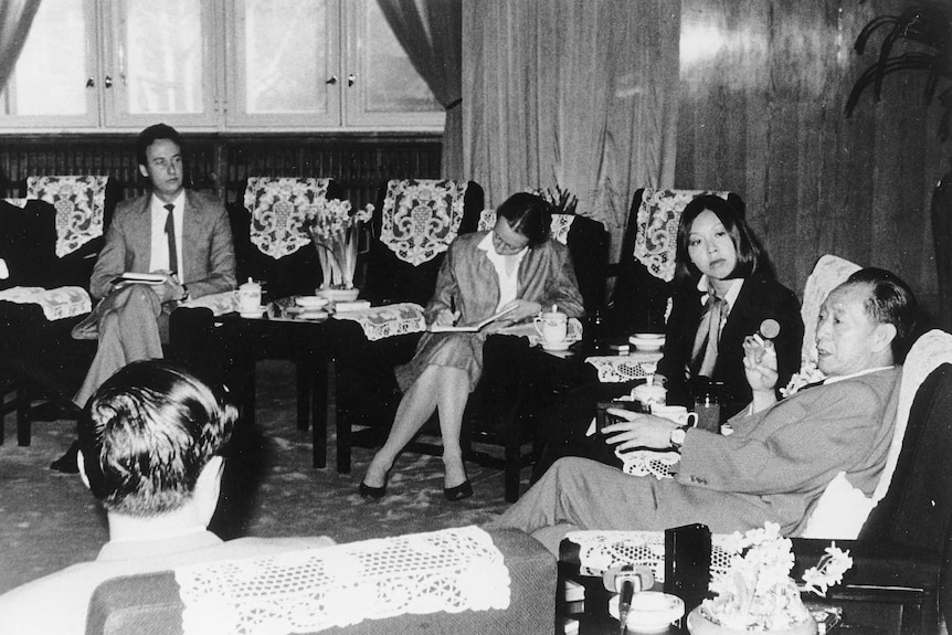 钟海莲采访中国共产党当时的总书记胡耀邦。