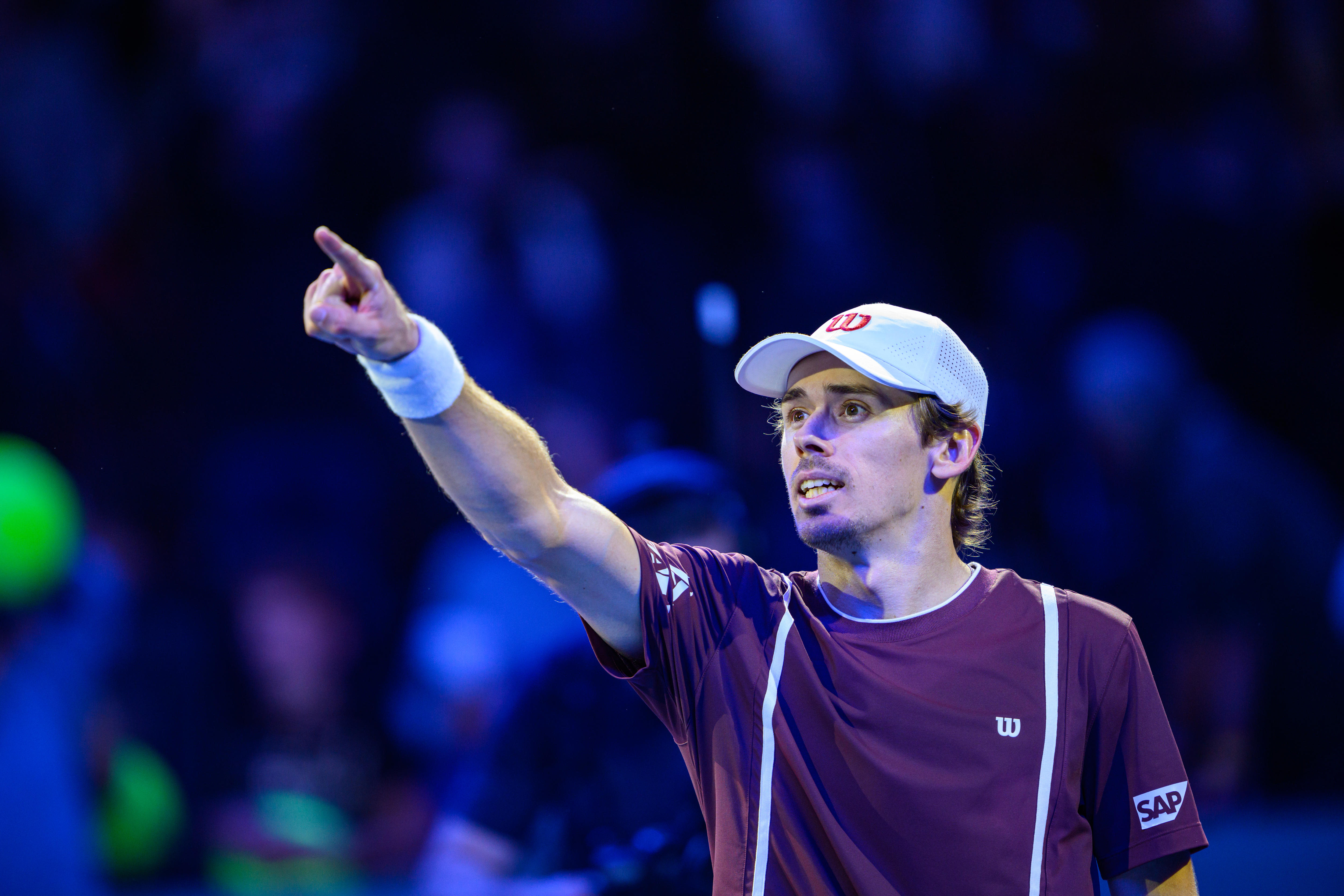 De Minaur stuns new number one Zverev in Vienna