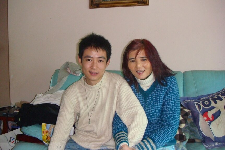 Li and his mother, Fenglan He