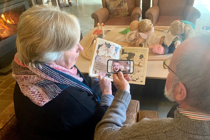 The Boin's on Facetime to one of their granddaughters