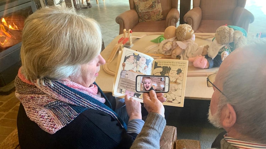 The Boin's on Facetime to one of their granddaughters