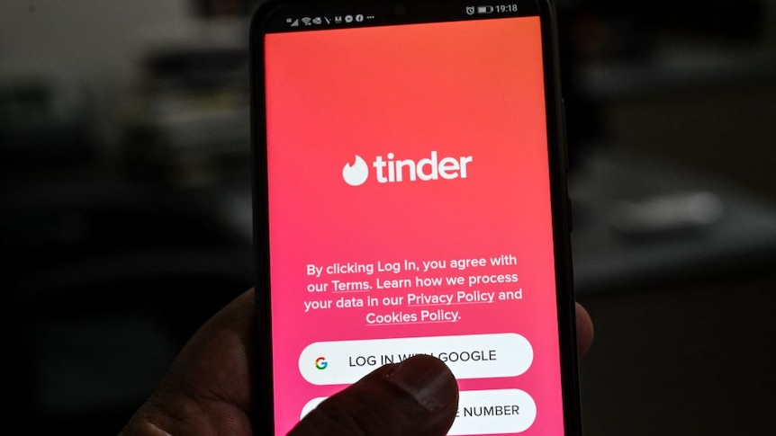 the launch page of tinder