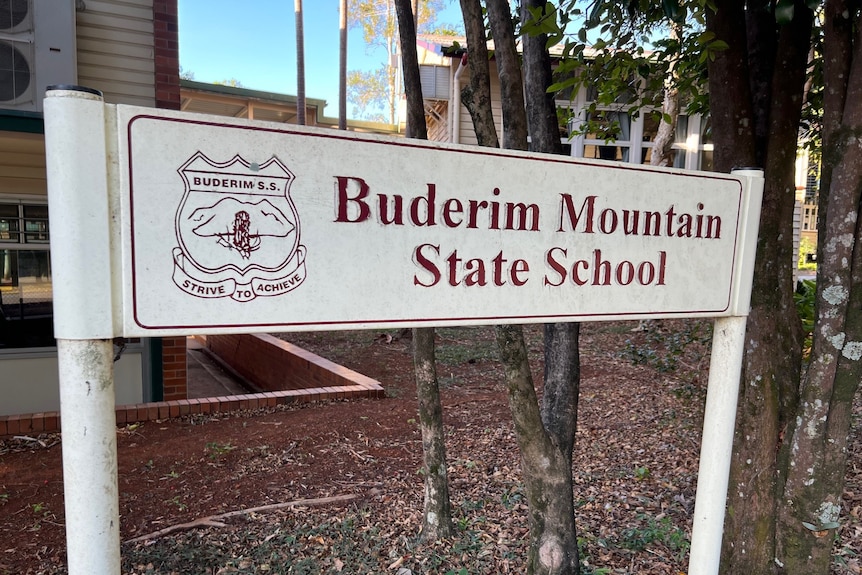 A sign that reads "Buderim Mountain State School".