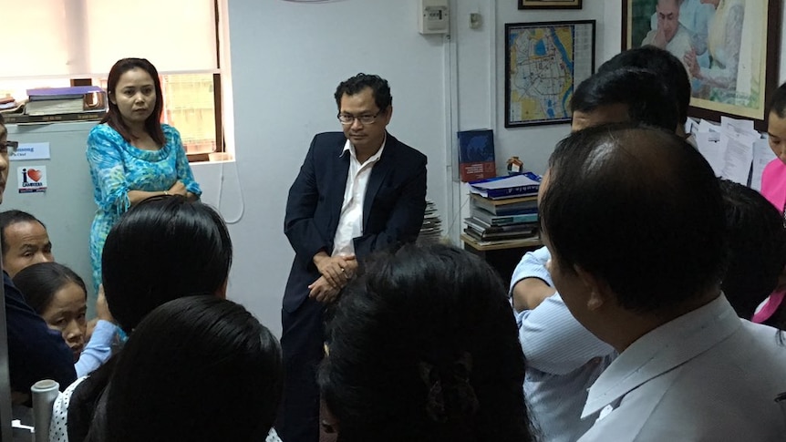 Former Phnom Penh Post editor in chief Kay Kimsong speaks with staff