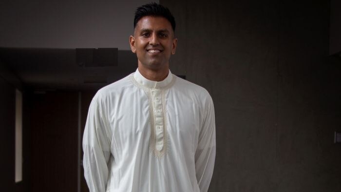 Amit Khaira dalam baju tradisional kurta yang ia pakai saat menikah.